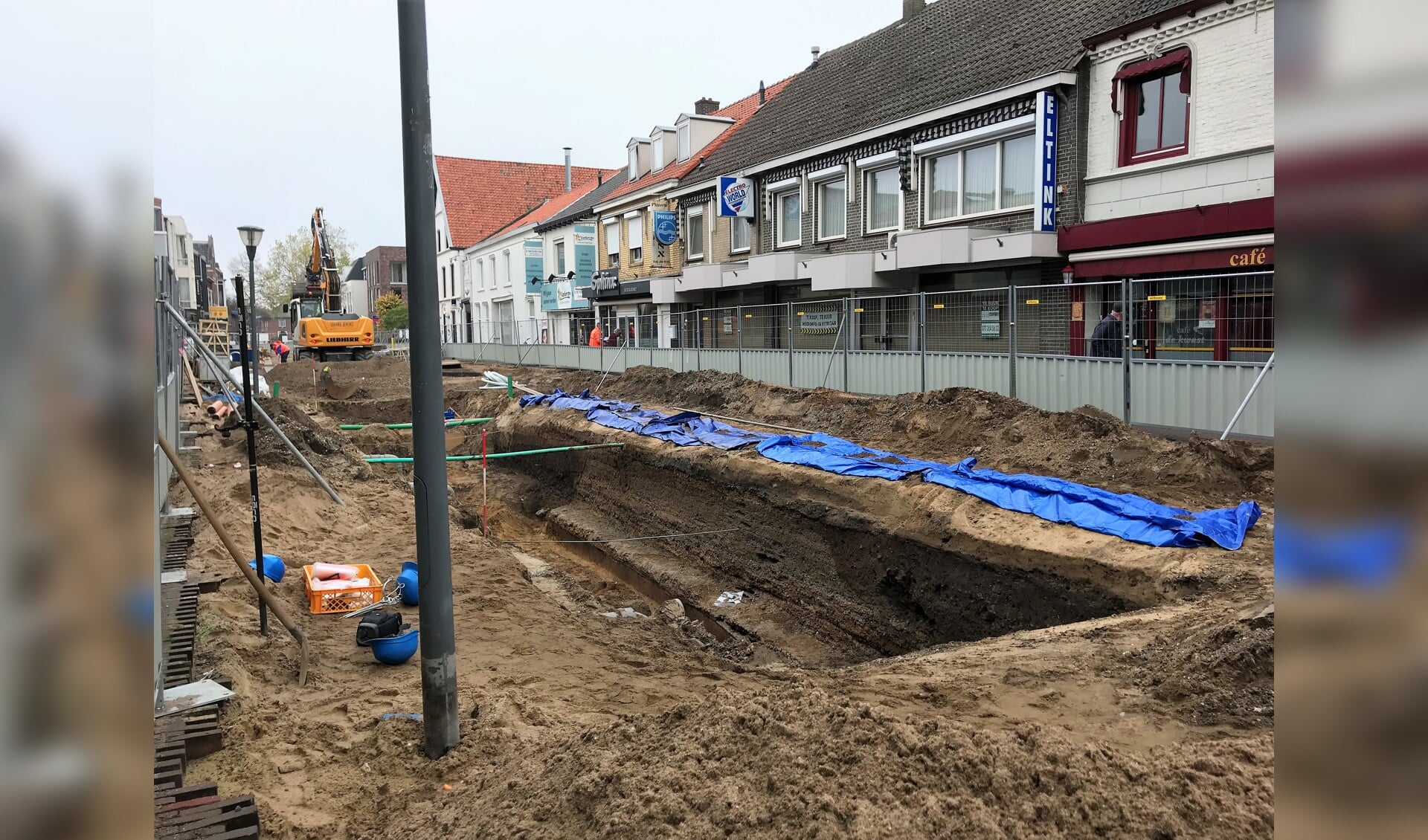 Een deel van de Grotestraat in Cuijk ligt door opgravingen nog voor onbepaalde tijd open. Foto: SK-Media