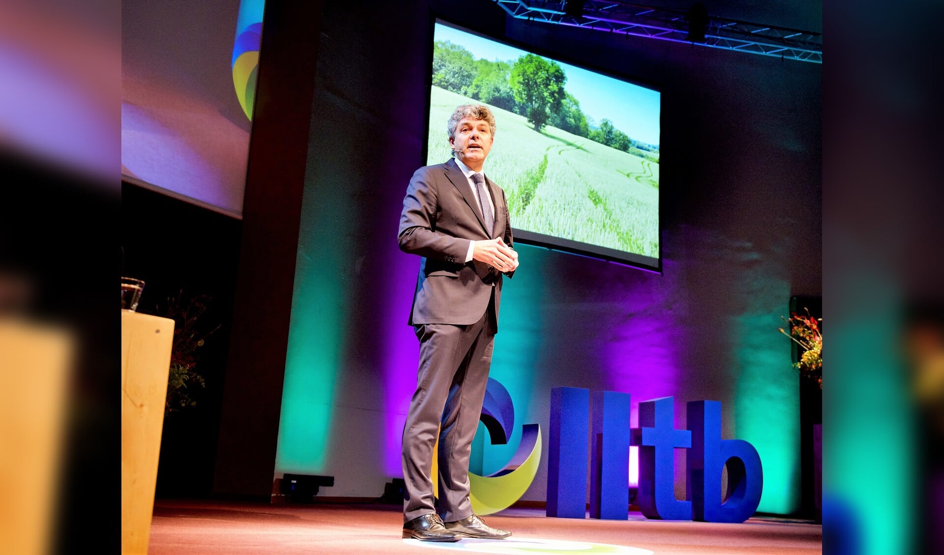 LLTB-voorzitter Léon Faassen tijdens zijn speech waarin hij keihard uithaalt naar mestfraudeurs. 