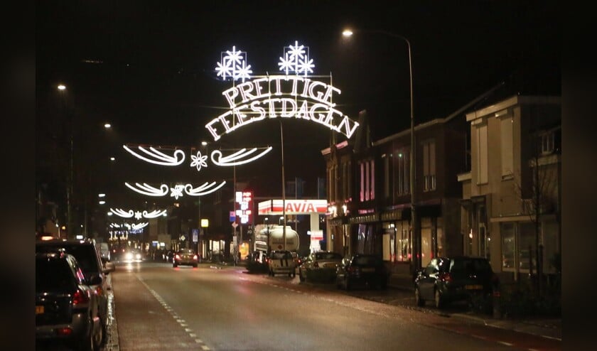 De feestverlichting zorgt voor veel gezelligheid in Gennep.