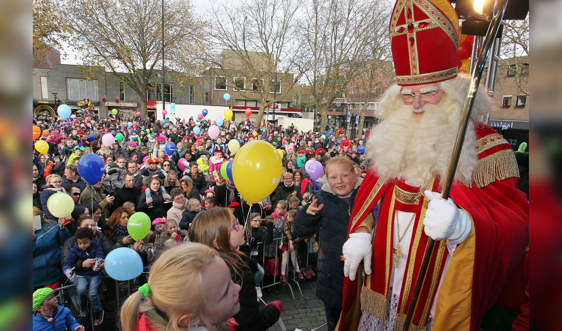 Sinterklaas in het Osse centrum. (Archieffoto: Hans van der Poel)