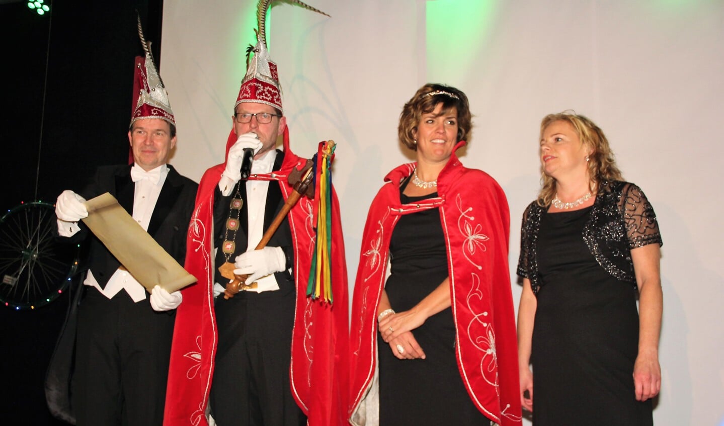 Prins Ger 2 (Joosten), prinses Katja en adjudant Koen van de Keieschieters, Vierlingsbeek.
