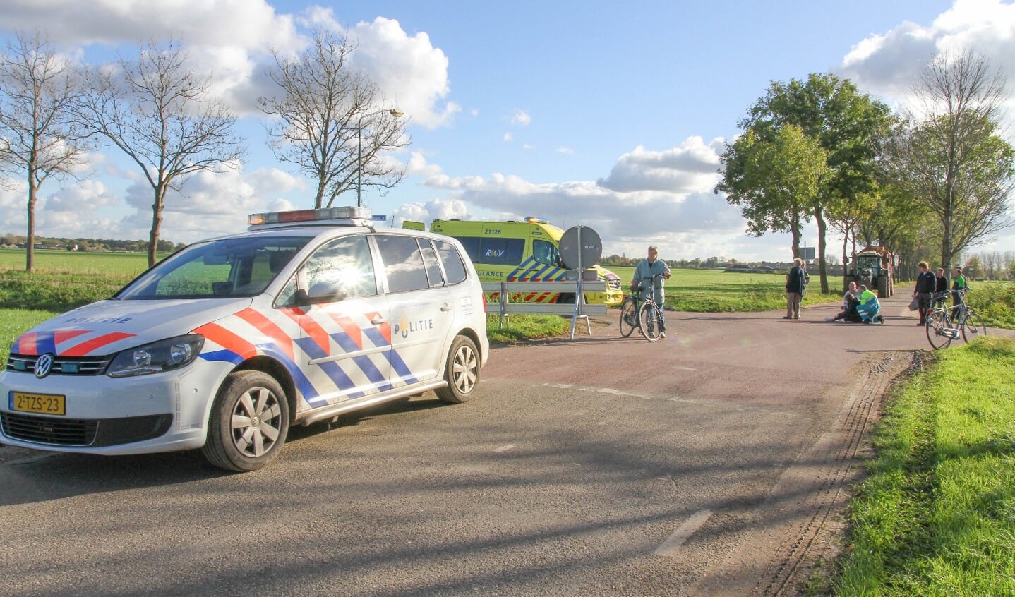 Fietsster gewond bij ongeval in Geffen. (Foto: Maickel Keijzers / Hendriks MultiMedia)