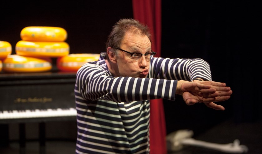 Cabaretier Mark van de Veerdonk tijdens zijn show Kaaskleum.