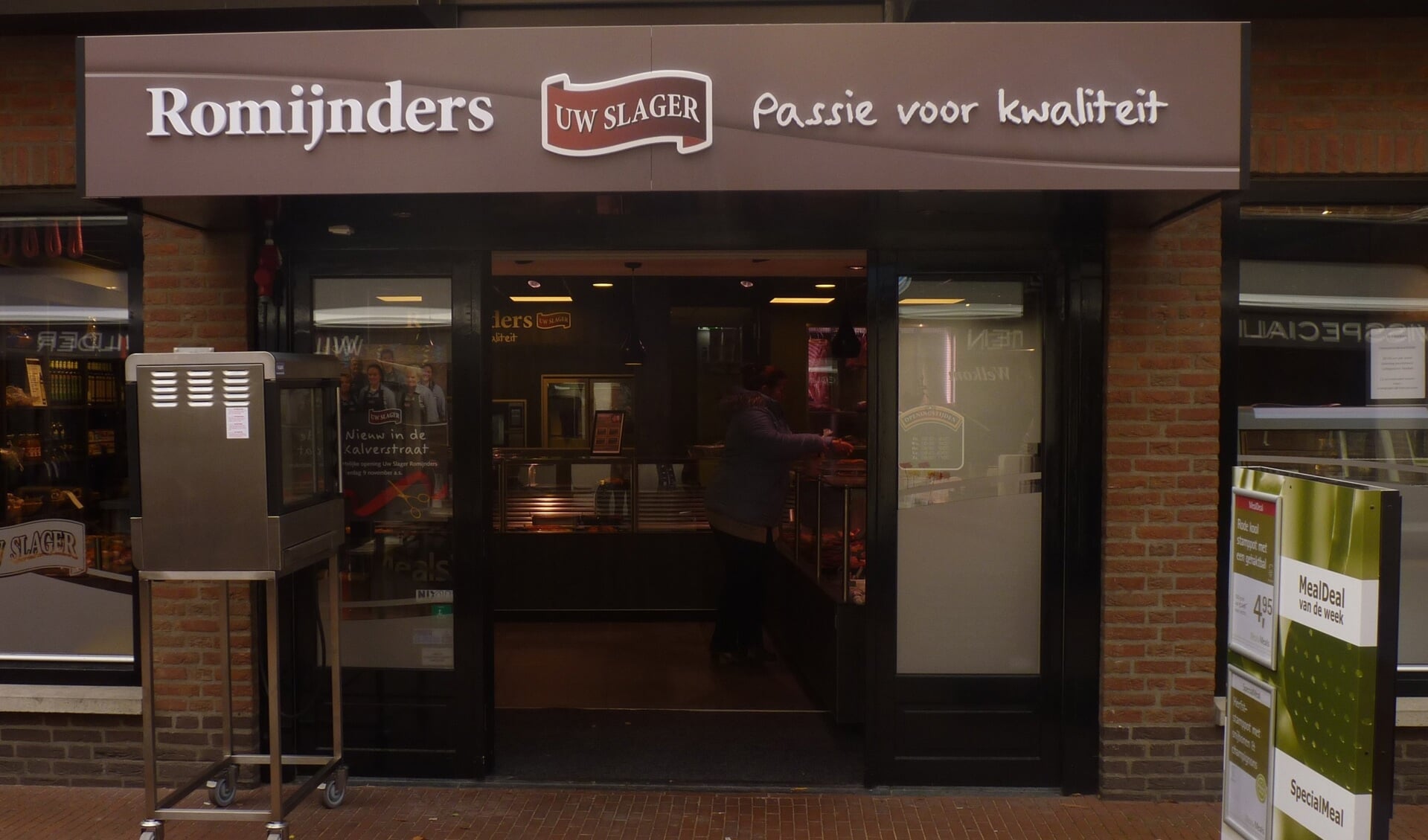 Slagerij Romijnders is naar Kalverstraat 9 verhuisd. 