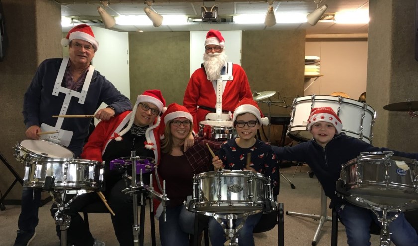 Slagwerkgroep Happy Beatz bestaat 1 jaar en gaf vorige week een optreden voor familie en vrienden