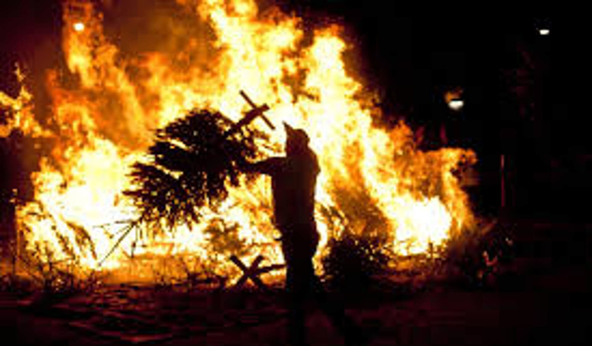 SJB Zeeland houdt een kerstboomverbranding waarbij prijzen gewonnen kunnen worden