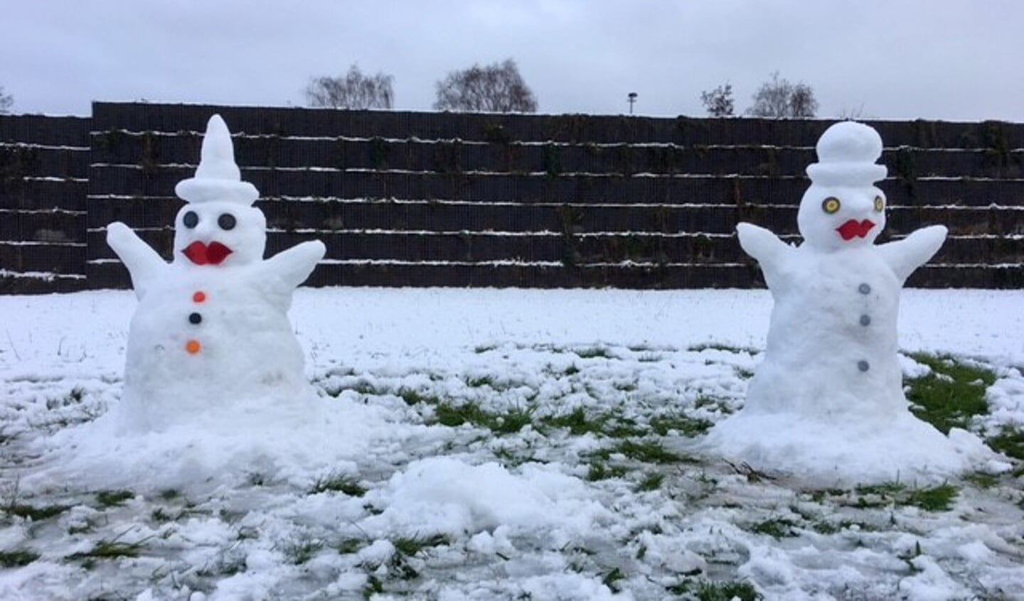 Nettie van Uden maakte een mannelijke en vrouwelijke sneeuwpop
