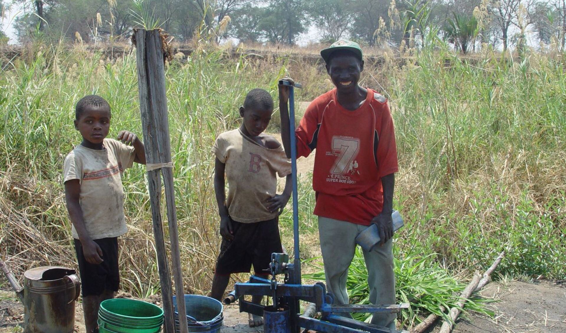 Dankzij UWW kon bij een school in Zambia een waterpomp voor een moestuin worden gefinancieerd