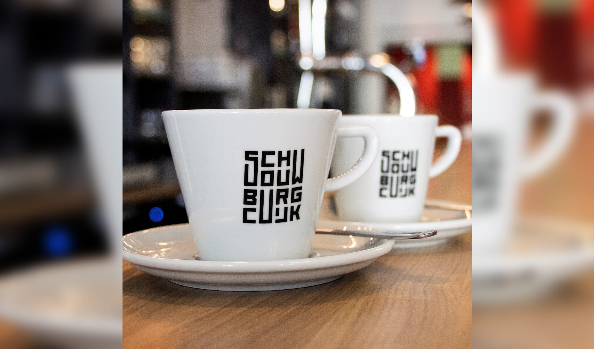 Het prijswinnende logo van Schouwburg Cuijk prijkt ook op een koffiekopje van het theater. 