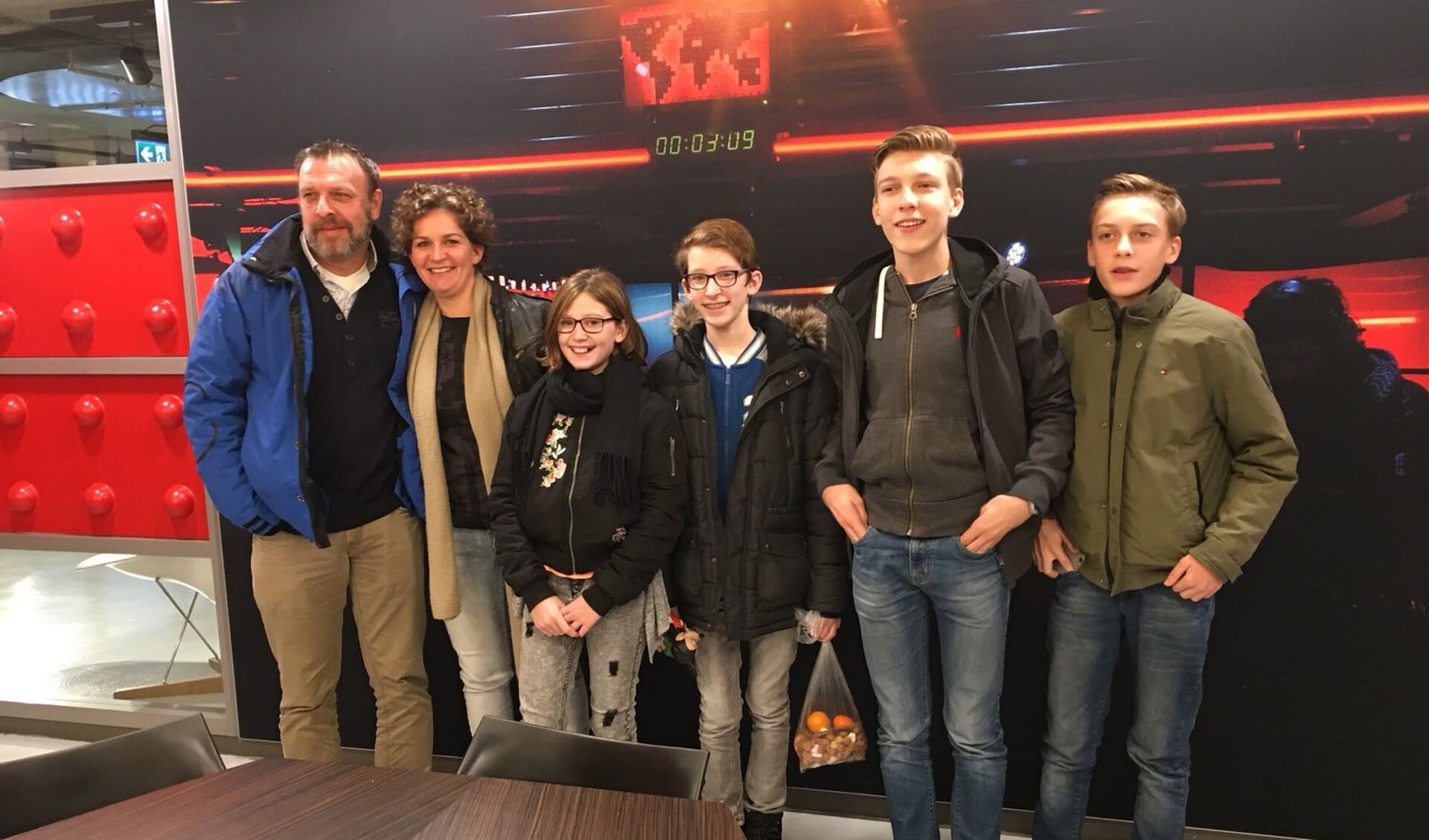 Het samengestelde gezin van Corine Verdijk (tweede van links) was zondag in Hilversum voor de preview van de Zembla-docu. 