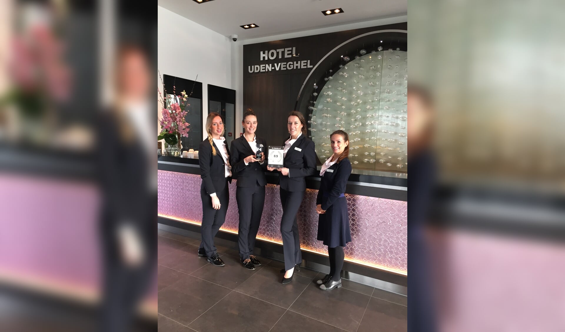 V.l.n.r. Amber Kuin (groepsreserveringen), Emma Notenboom (Front Office Manager), Aniek van Vugt (Sales Manager), Desni van den Broek (receptionist).