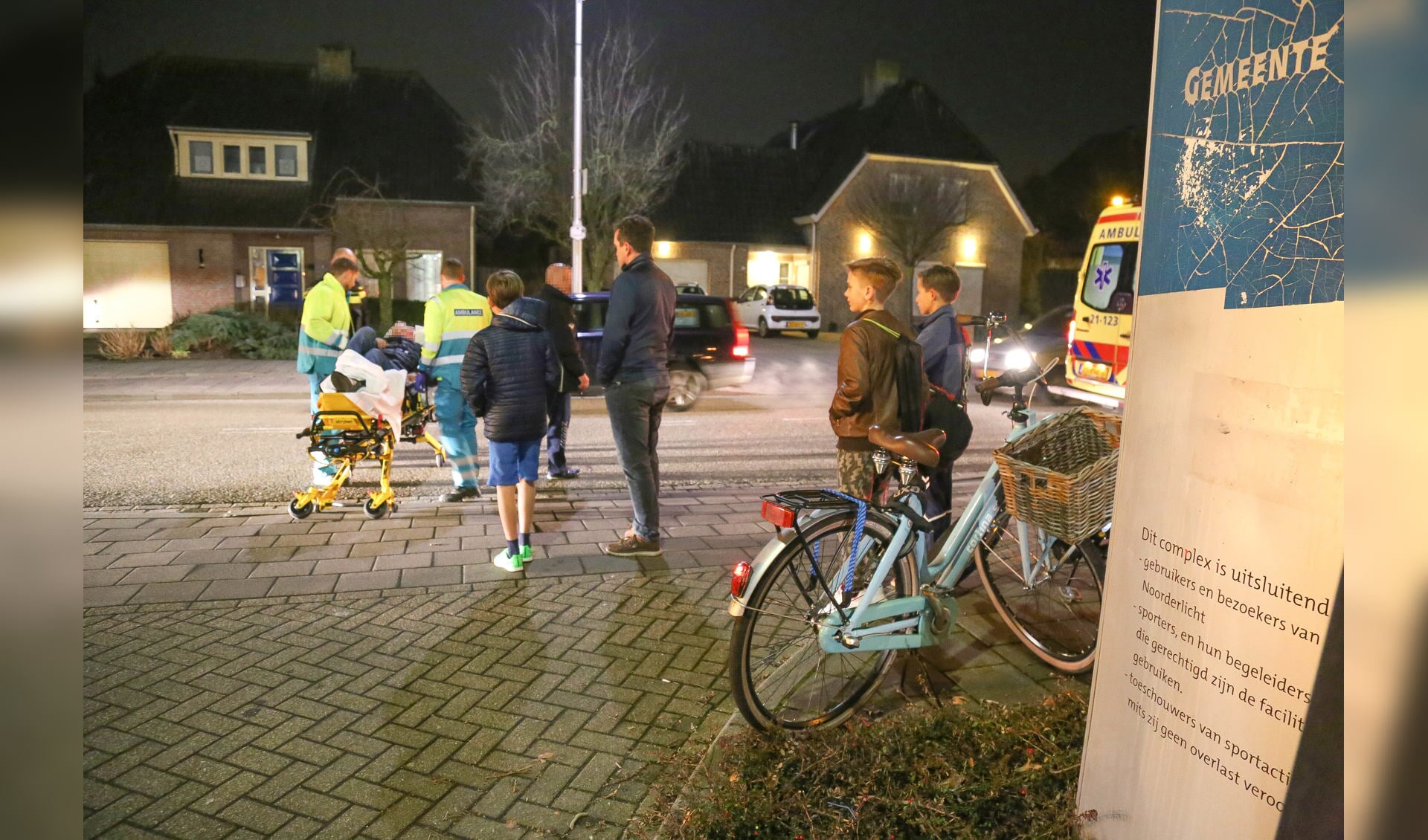 Automobilist rijdt fietser aan in Oss ( Foto's : Maickel Keijzers / Hendriks Multimedia ) 