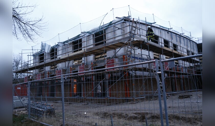 Stormschade bij schoolgebouw in Cuijk in aanbouw. (foto: SK-Media)