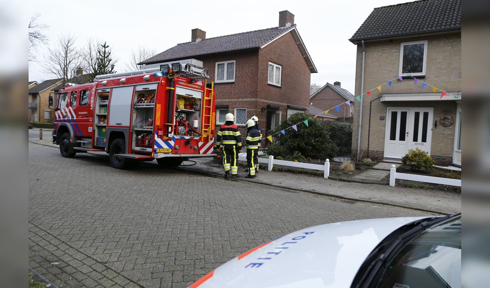 Brand in woning Wilbertoord; brandweer voorkomt erger. (foto: SK-Media)