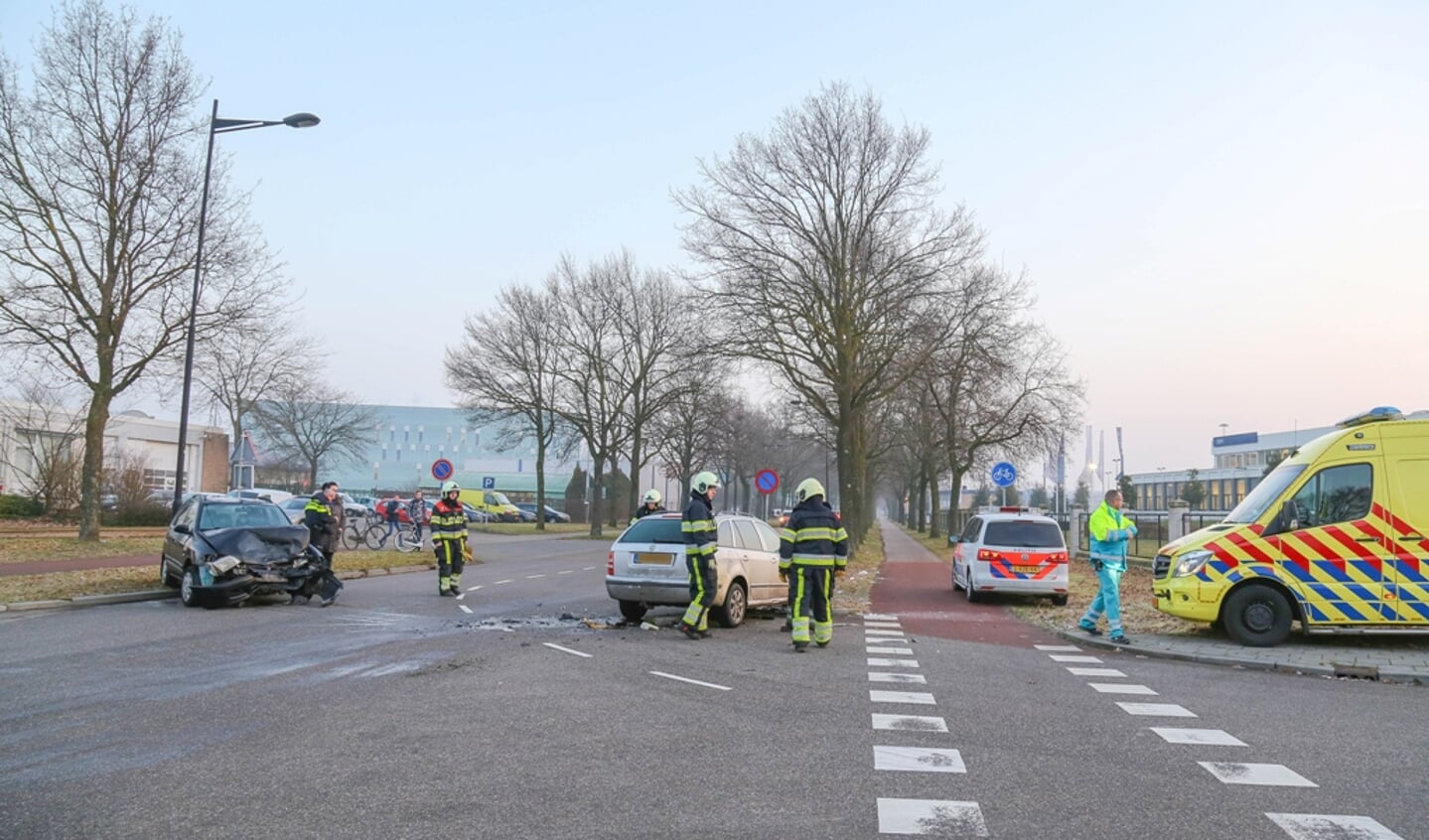 Ongeval in de Kloosterstraat in Oss. (Foto: Maickel Keijzers / Hendriks Multimedia)