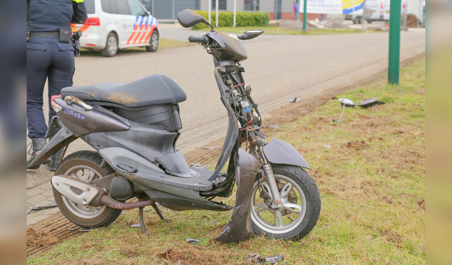 Scooterrijder gewond bij ongeval in Oss. (Foto: Maickel Keijzers / Hendriks MultiMedia)