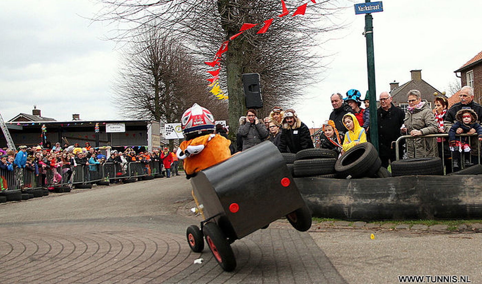 De Zeepkistenrace in Landhorst beleefde vorig jaar zijn vuurdoorp. (foto: Tunnis.nl)