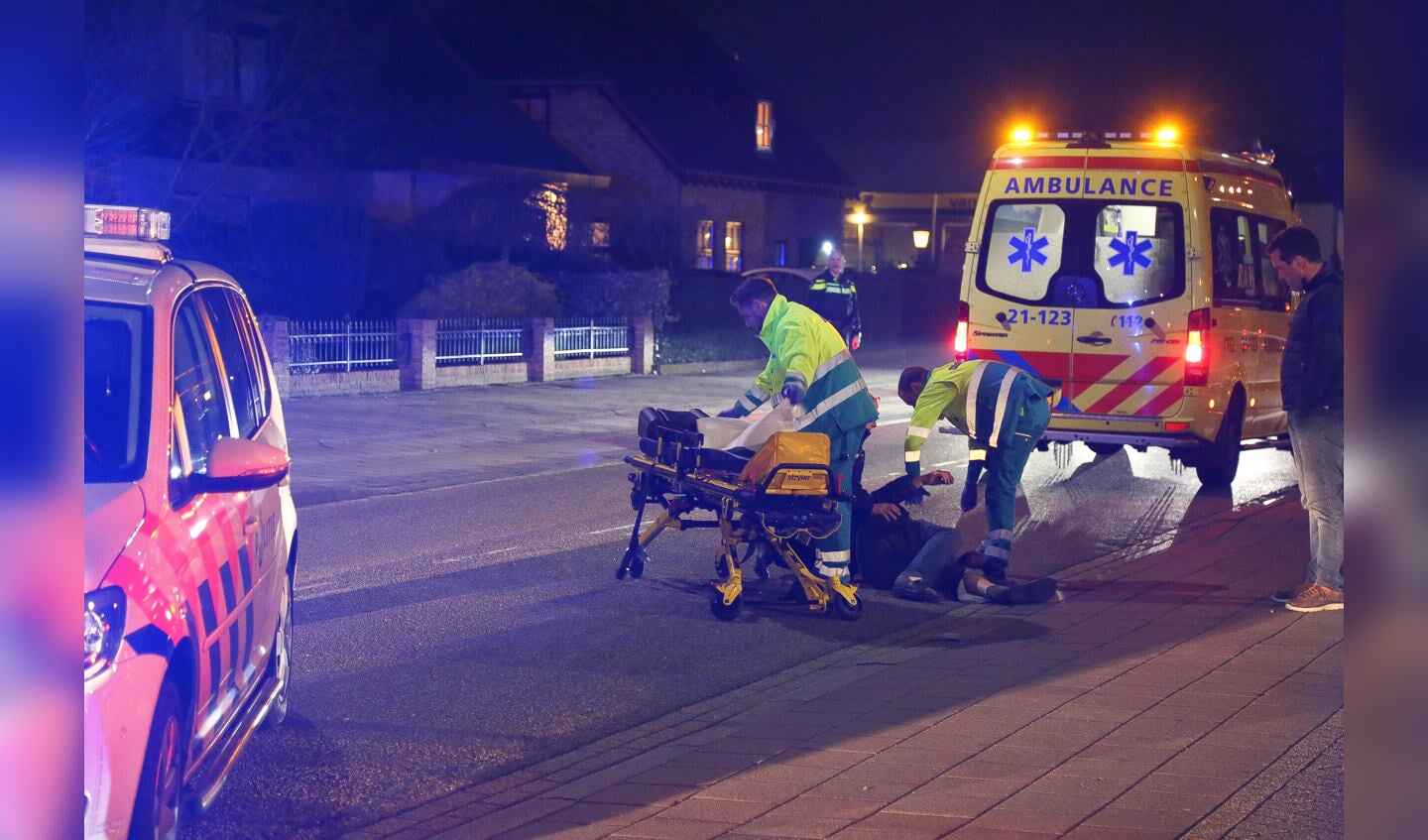 Automobilist rijdt fietser aan in Oss ( Foto's : Maickel Keijzers / Hendriks Multimedia ) 