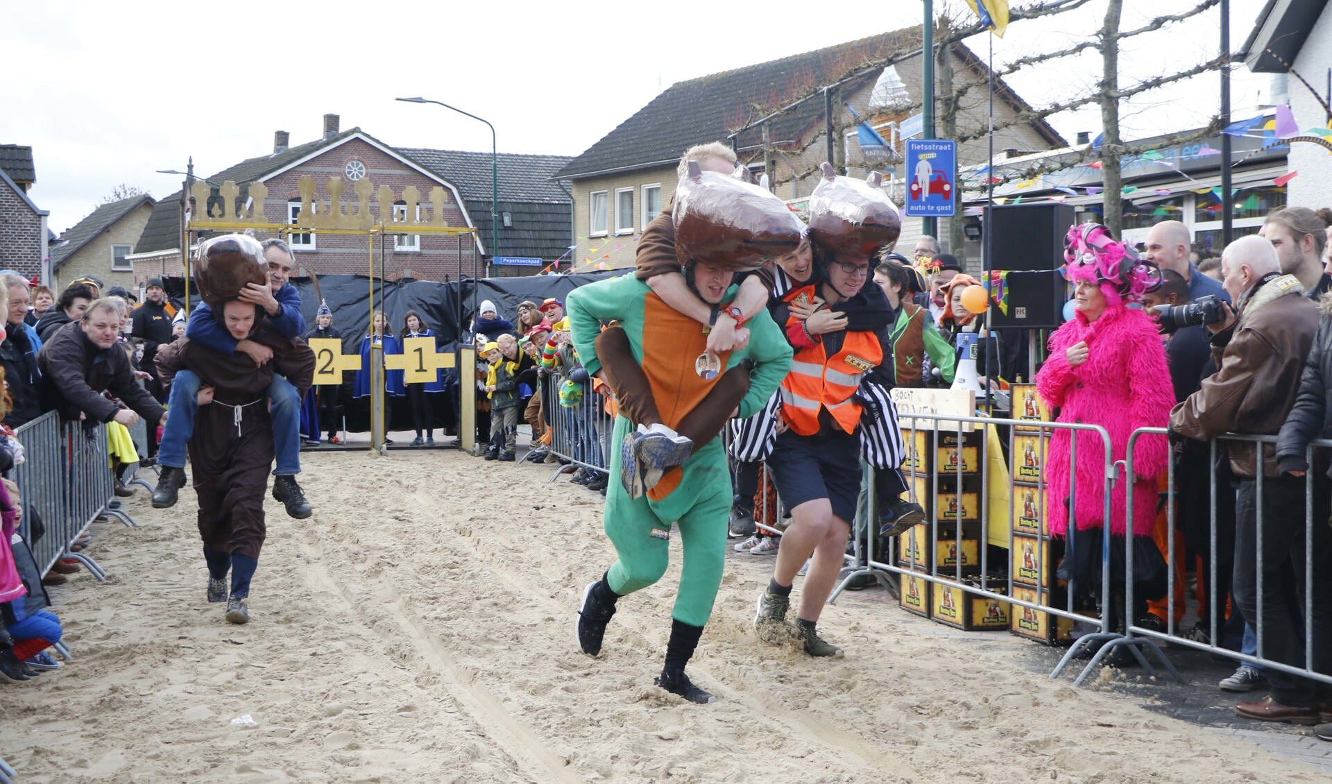 De Knakworstrennen in Beugen beleven op zondag 26 februari de 33ste editie. (foto: Bas Delhij)