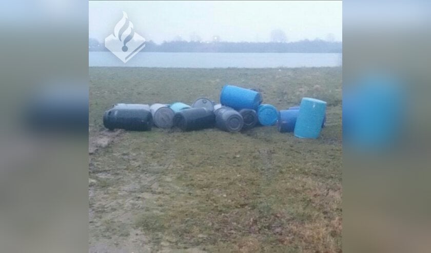 Drugsafval gevonden bij Kraaijenbergse Plassen in Linden. (foto: Politie Cuijk)