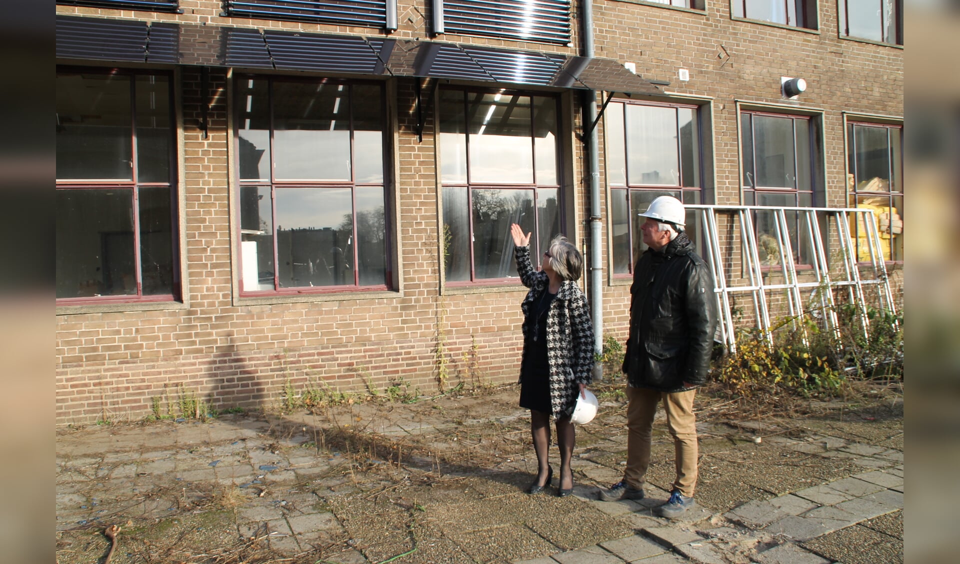 Annemieke van de Ven (toen wethouder van de gemeente Veghel) bezocht eind vorig jaar het Zwijsen. Gerald Kirsten gaf een rondleiding.