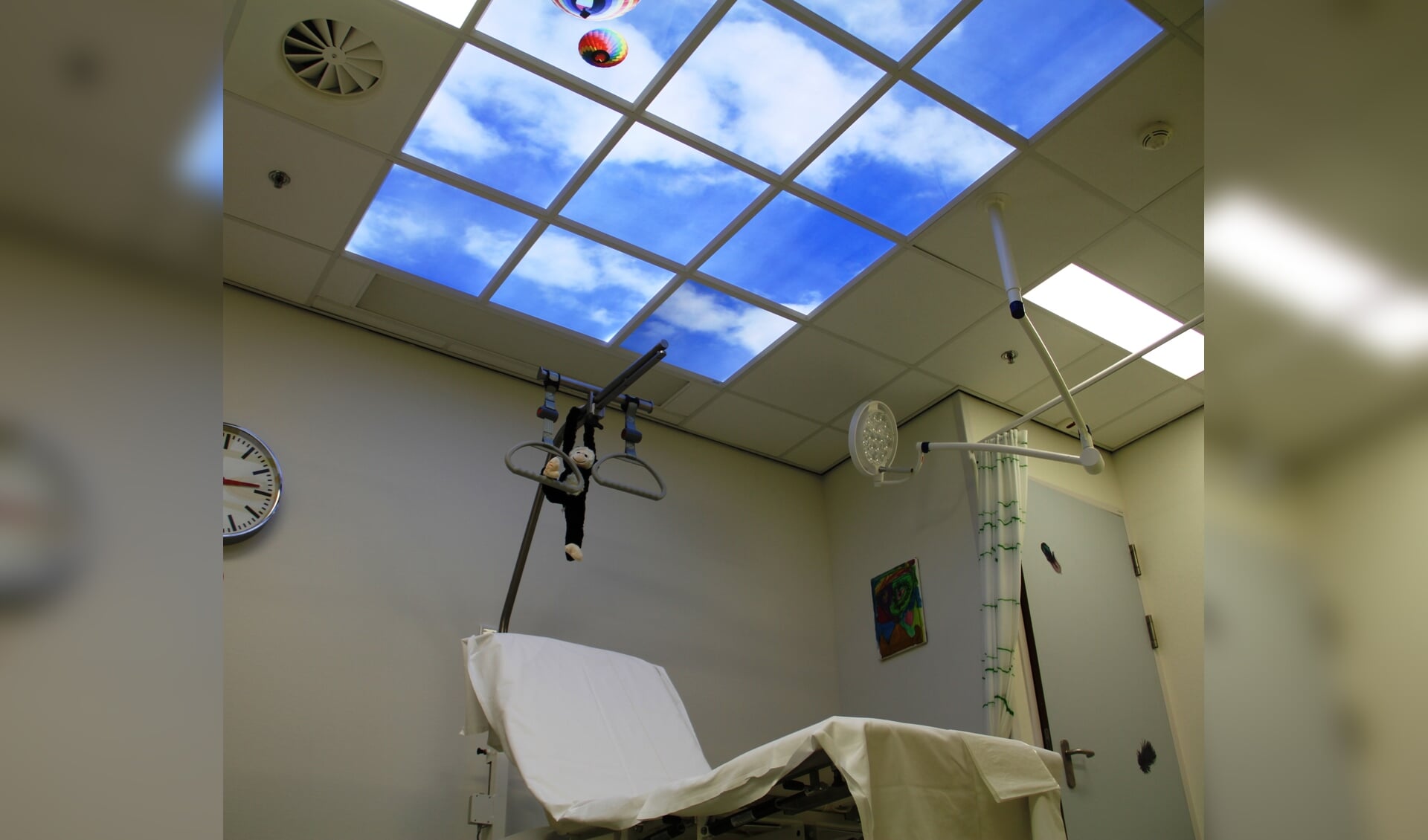 Led wolkenplafond in de gipskamer van het Maasziekenhuis.