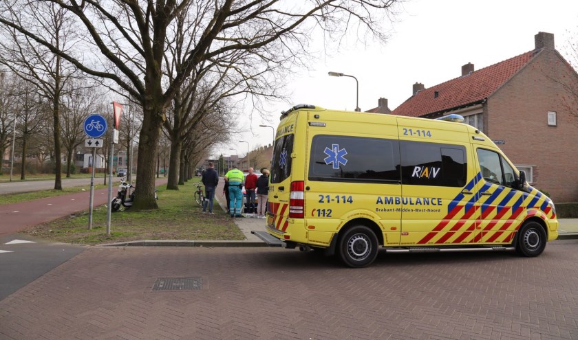 Fietser gewond bij ongeval op Gerbrandylaan in Oss. (Foto: Maickel Keijzers / Hendriks multimedia)  
