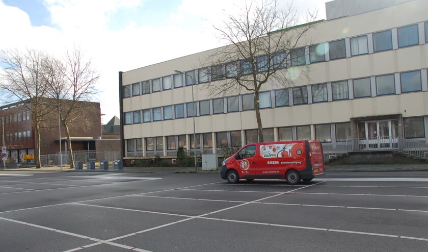 De vestiging van supermarkt Lidl op de plaats van het belastingkantoor in Gennep is een stap dichterbij gekomen. (foto: Jos Gröniger)