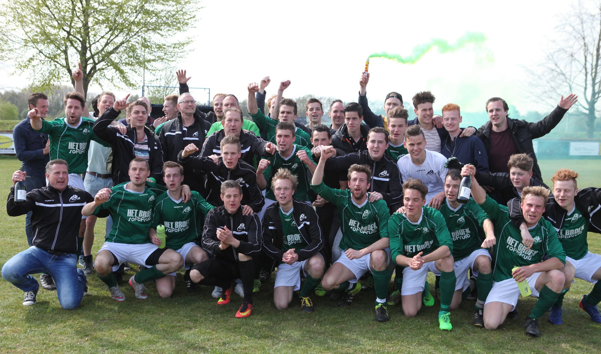 SCMH kampioen na 0-2 zege bij FC De Rakt (Foto's Peter Kuijpers)