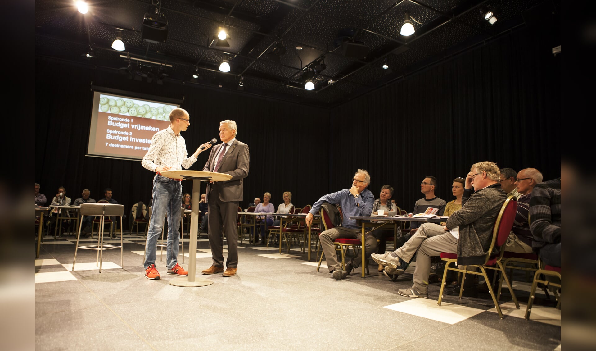 Zo'n 170 belangstellenden waren woensdag naar de eerste Burgerbegrotingsbijeenkomst in Cuijk gekomen. (foto: Diana Derks)