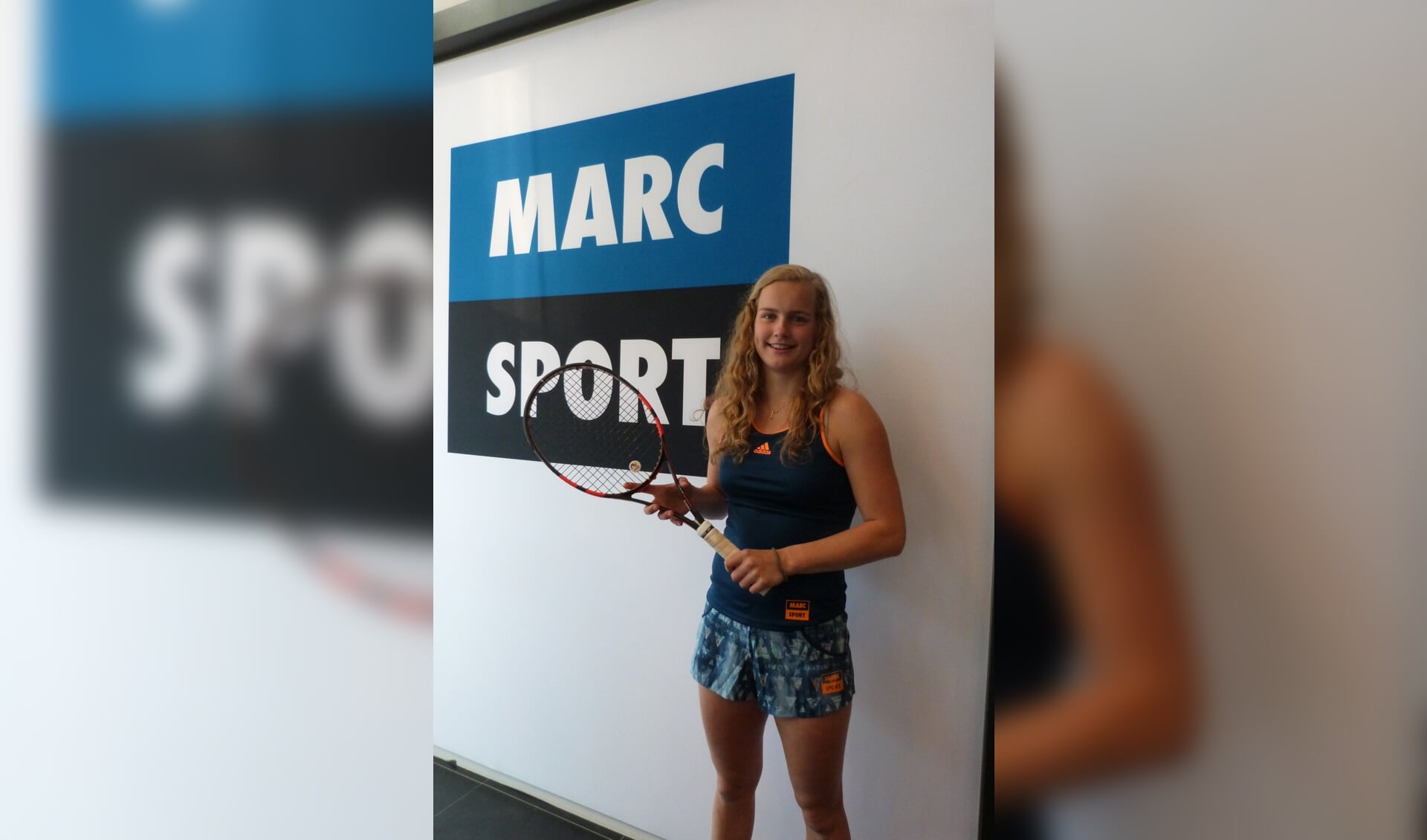 Tennistalent Tessa Cöp uit Cuijk hoopt in augustus mee te mogen doen aan het NK Jeugd tot en met 16 jaar. (foto: Alice Cöp)