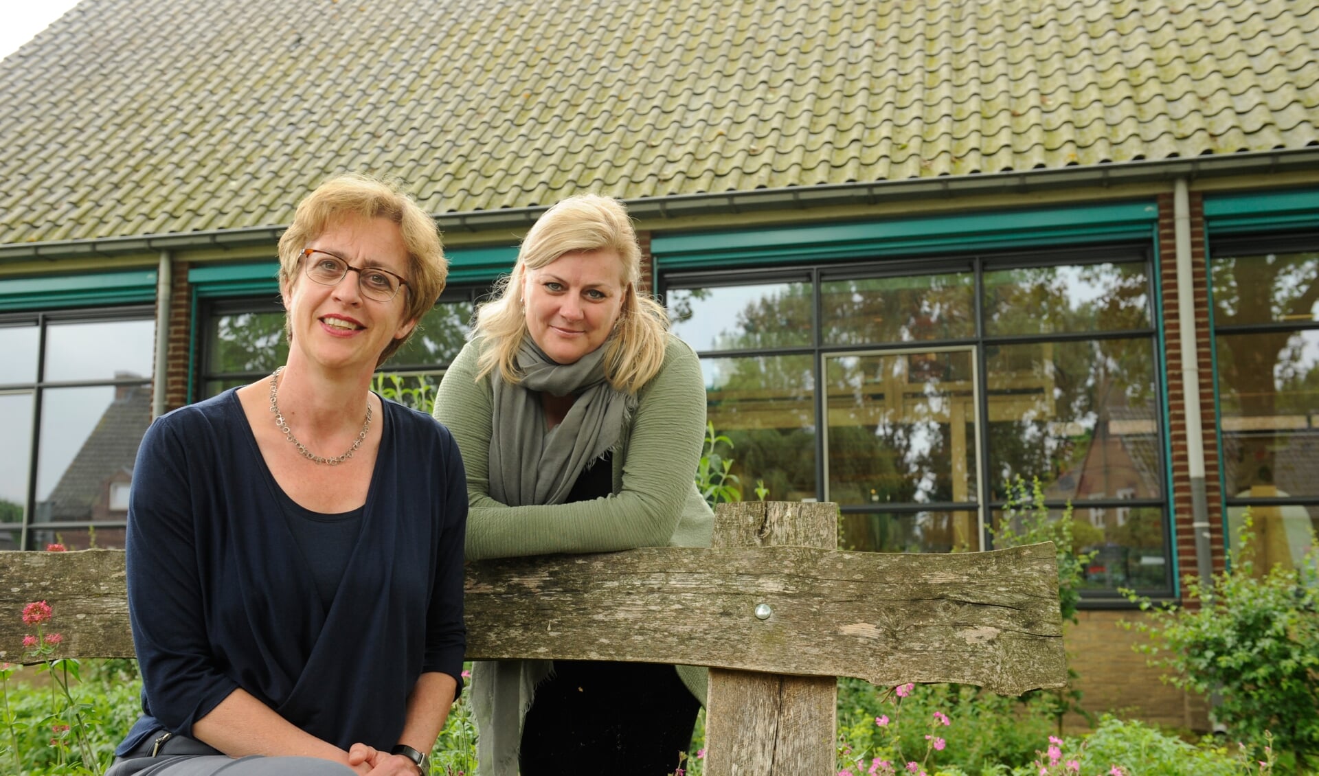 Heleen Tonn van De Staaij en Marjolijn van Gemert van Varkentje Lief gaan na de zomer intensiever samenwerken binnen het te vormen Kindcentrum in Middelaar. (foto: Ingrid Driessen)