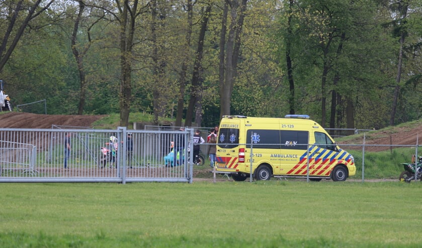 Motorcrosser gewond aan been na val in Sint Agatha. (foto: SK-Media)  