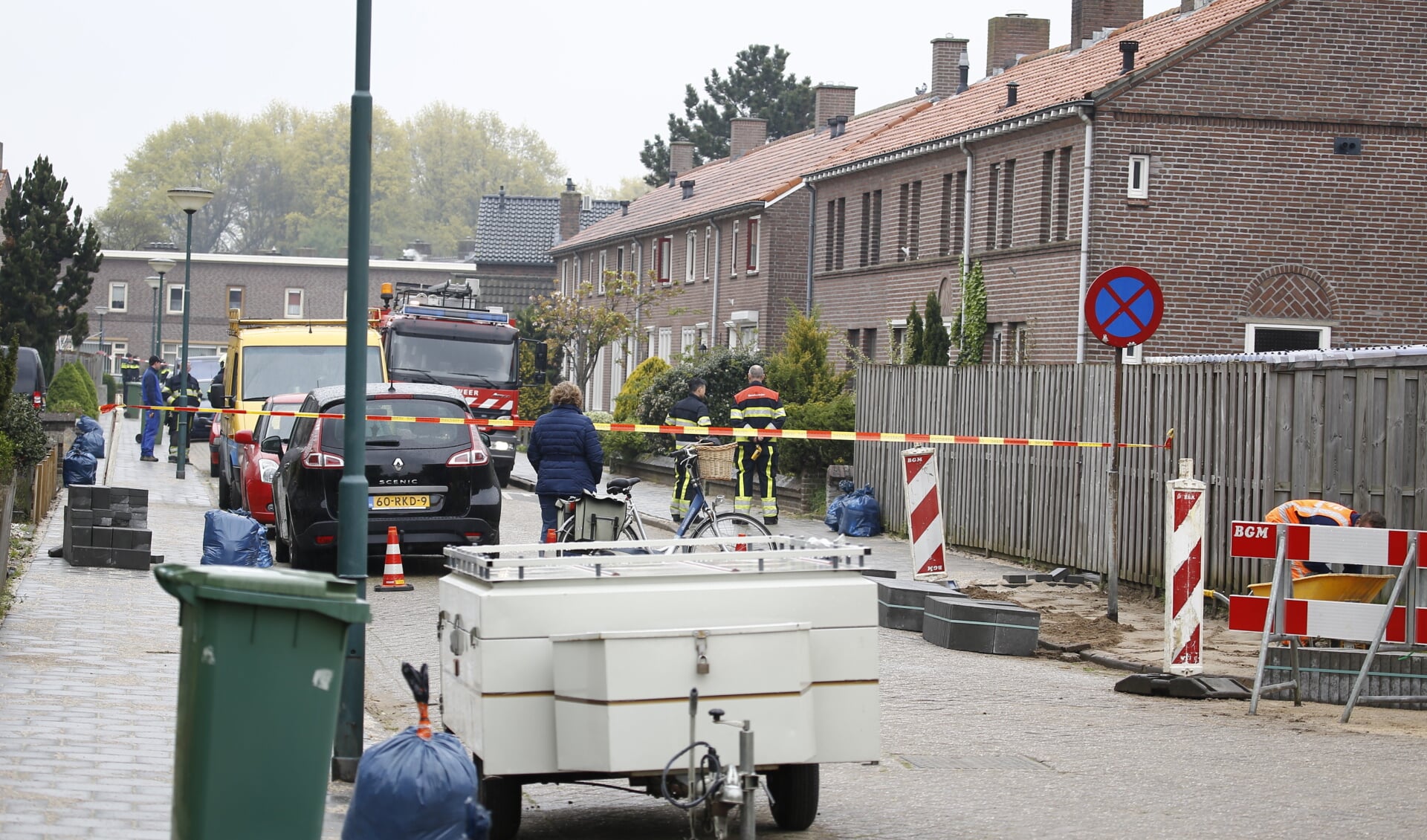 Monseigneur Tillemansstraat in Grave afgesloten wegens gaslek. (foto: SK-Media)