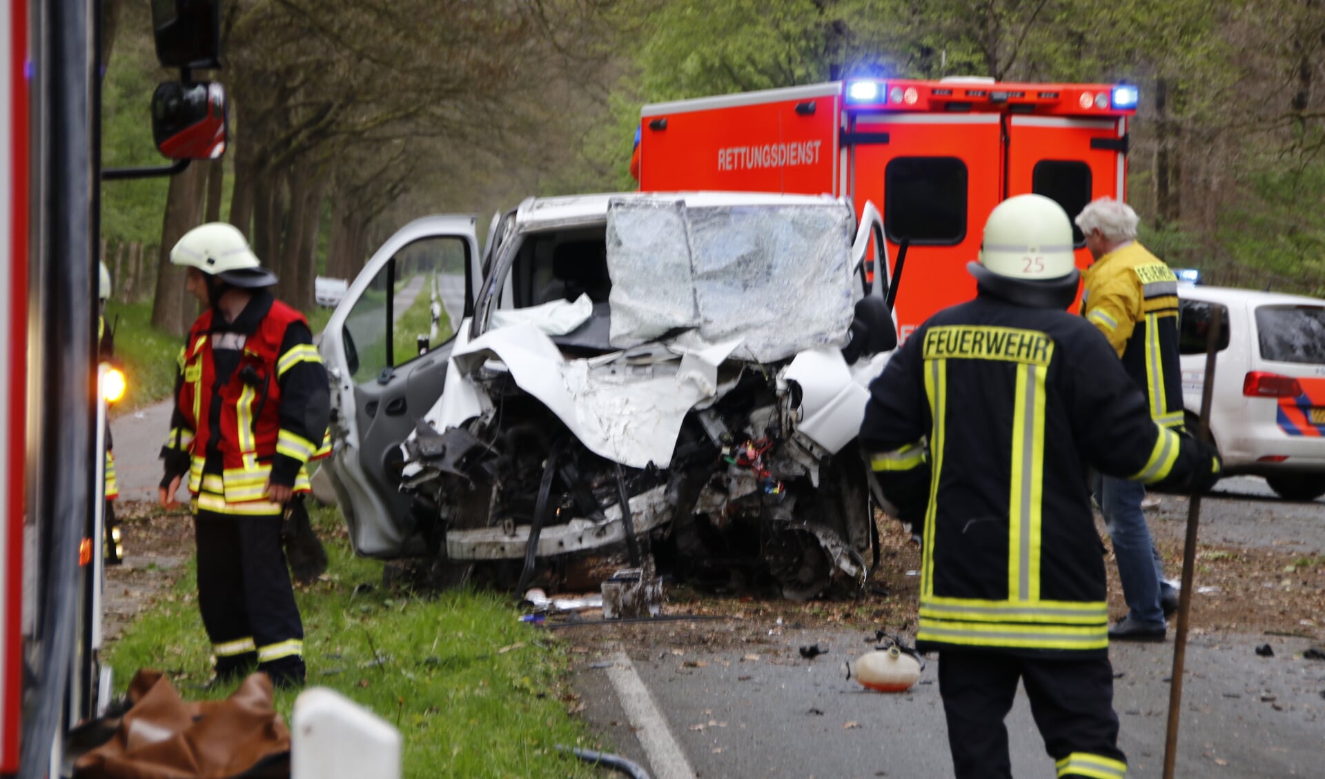 Zwaargewonde na botsing over de grens bij Ven-Zelderheide. (foto: SK-Media)