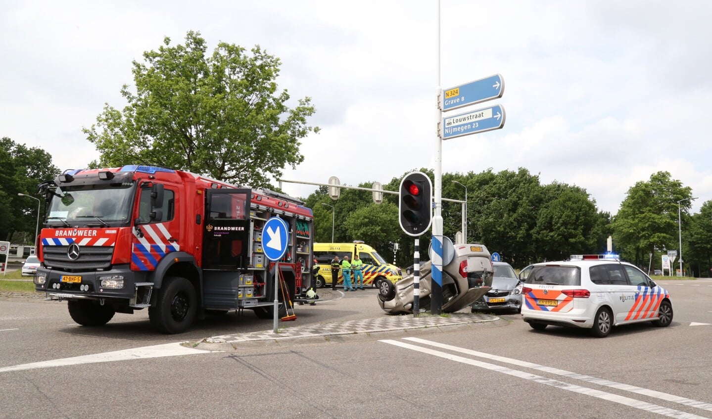 Ongeval in Schaijk. (Foto: Maickel Keijzers / Hendriks multimedia)