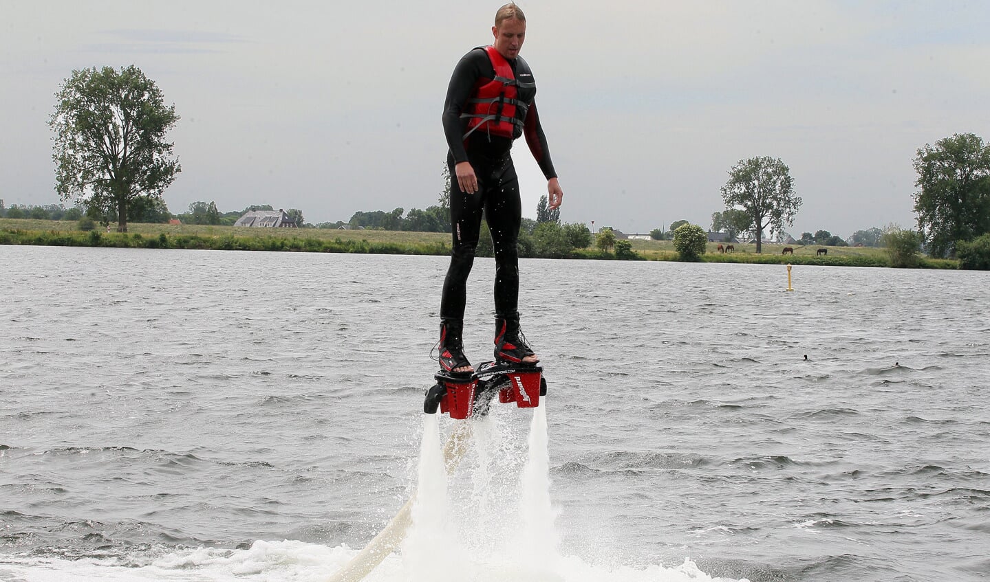 Leon Sport: op bezoek bij Flyboard Fantasy. (Foto: Hans van der Poel)