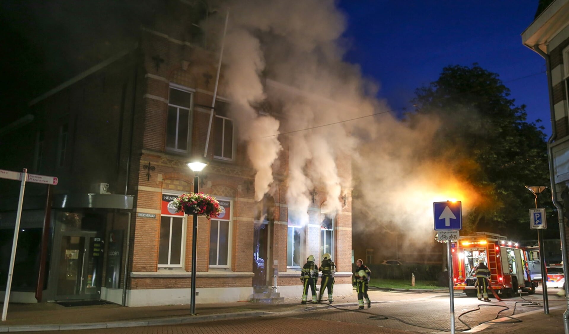 De brand brak woensdagnacht uit ( Foto's : Maickel Keijzers / Hendriks Multimedia )
