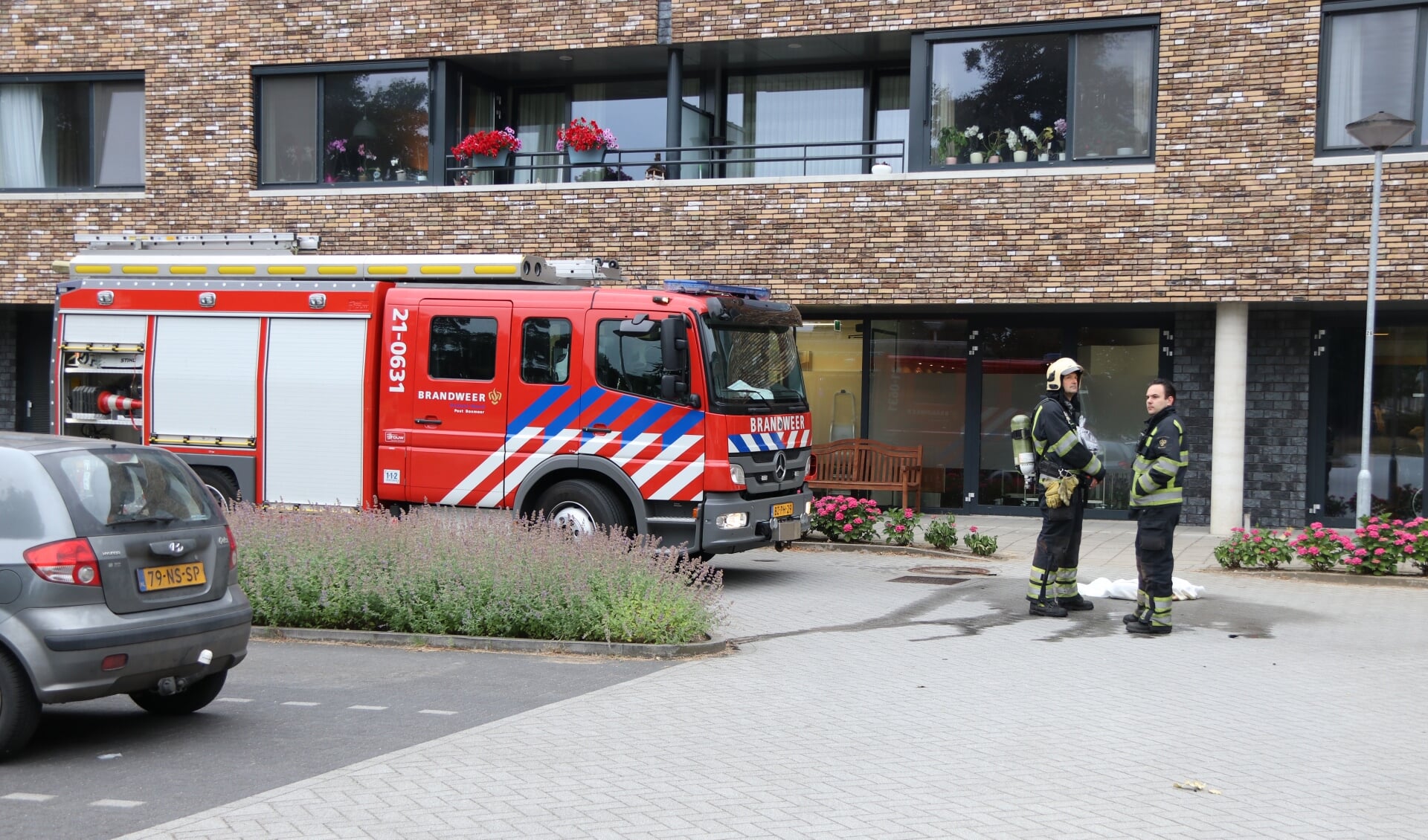 De brandweer had het beginnende brandje in Weijerstaete snel onder controle. Foto: SK-Media