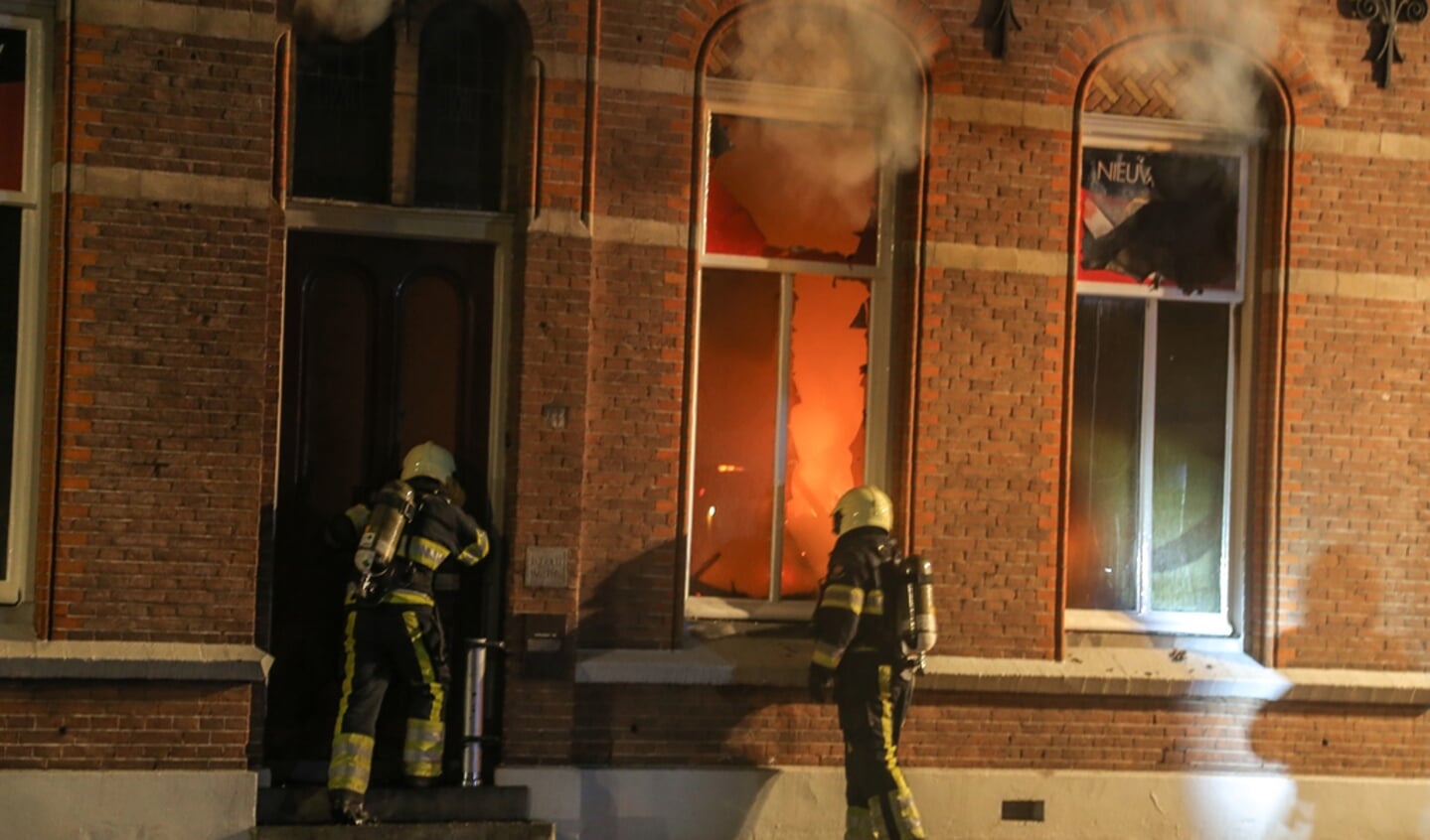 De brand brak woensdagnacht uit ( Foto's : Maickel Keijzers / Hendriks Multimedia )