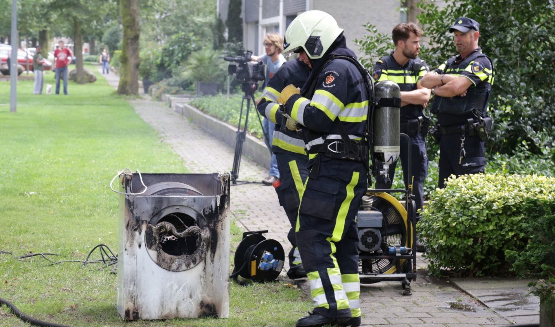 Wasdroger veroorzaakt brand in Anna Bijnsstraat. (Foto: Maickel Keijzers / Hendriks Multimedia)