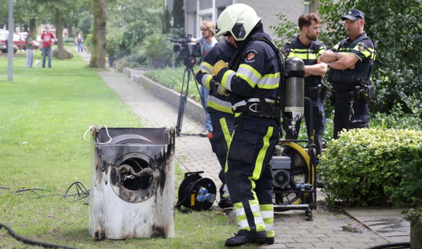 Wasdroger veroorzaakt brand in Anna Bijnsstraat. (Foto: Maickel Keijzers / Hendriks Multimedia)