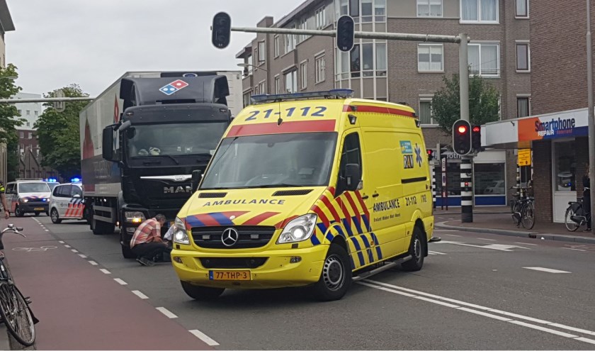Gewonde bij ongeval op de Oostwal. (Foto: Maickel Keijzers / Hendriks Multimedia)