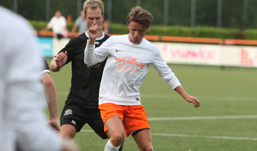 <p>Robin Walk (wit shirt) stopt als speler van UDI'19.</p>