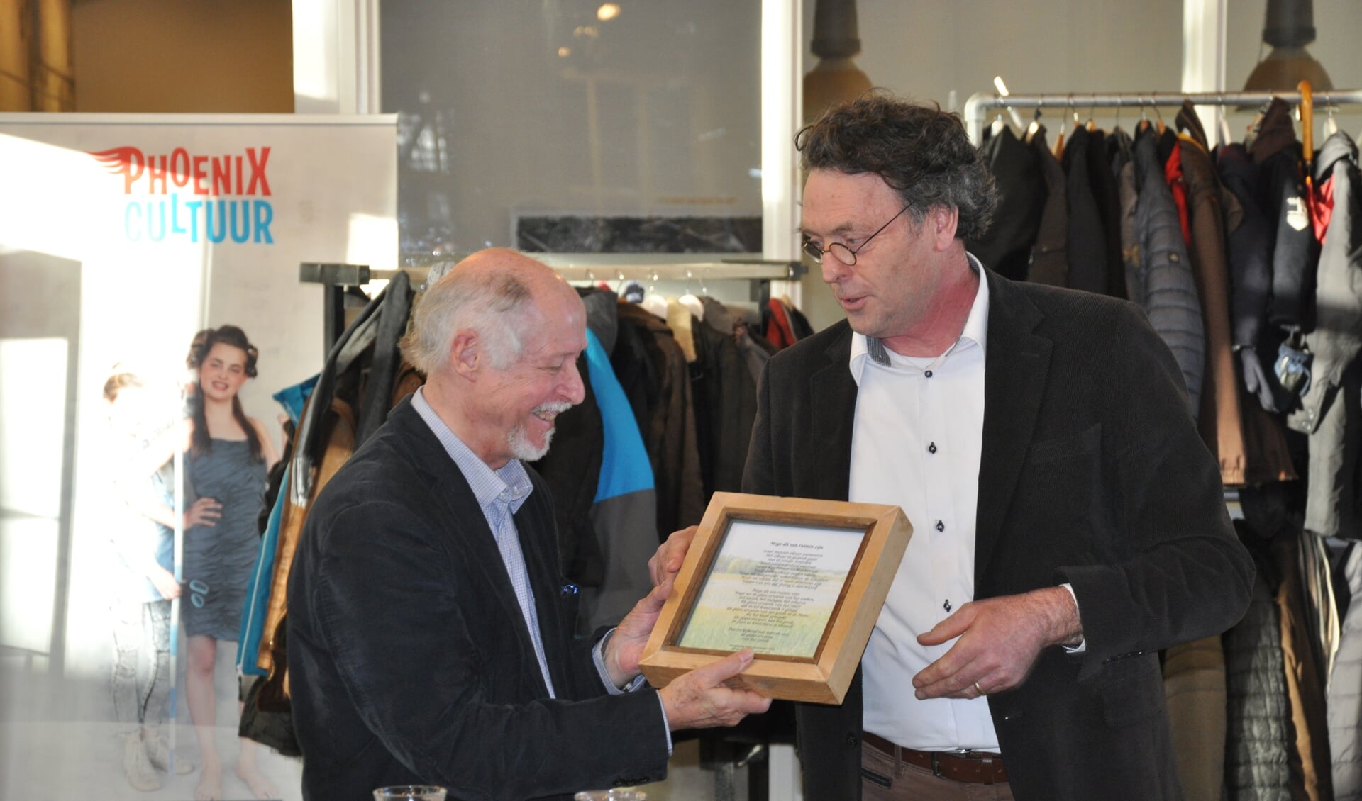 Guus Versteegh (L) en Bernard Vissers (R) tijdens de opening van de nieuwe expositieruimte. 
