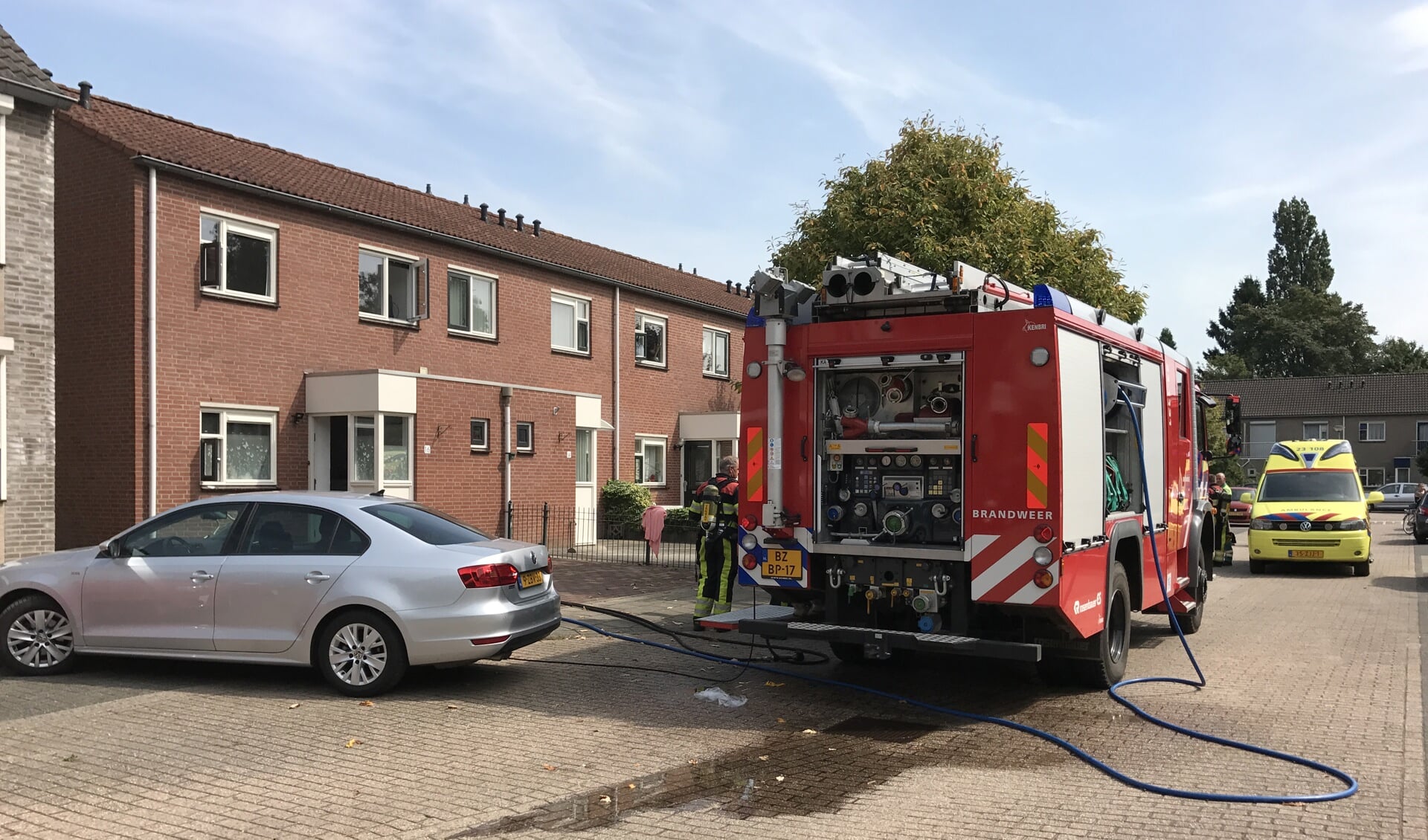 De brandweer had een beginnende keukenbrand in Mook snel onder controle. Foto: SK-Media