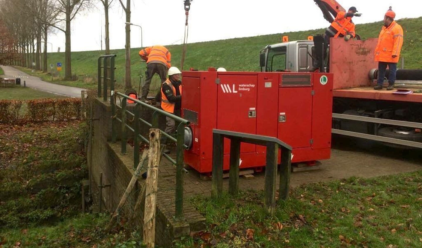 Installatie van een pomp bij Elsoo. 