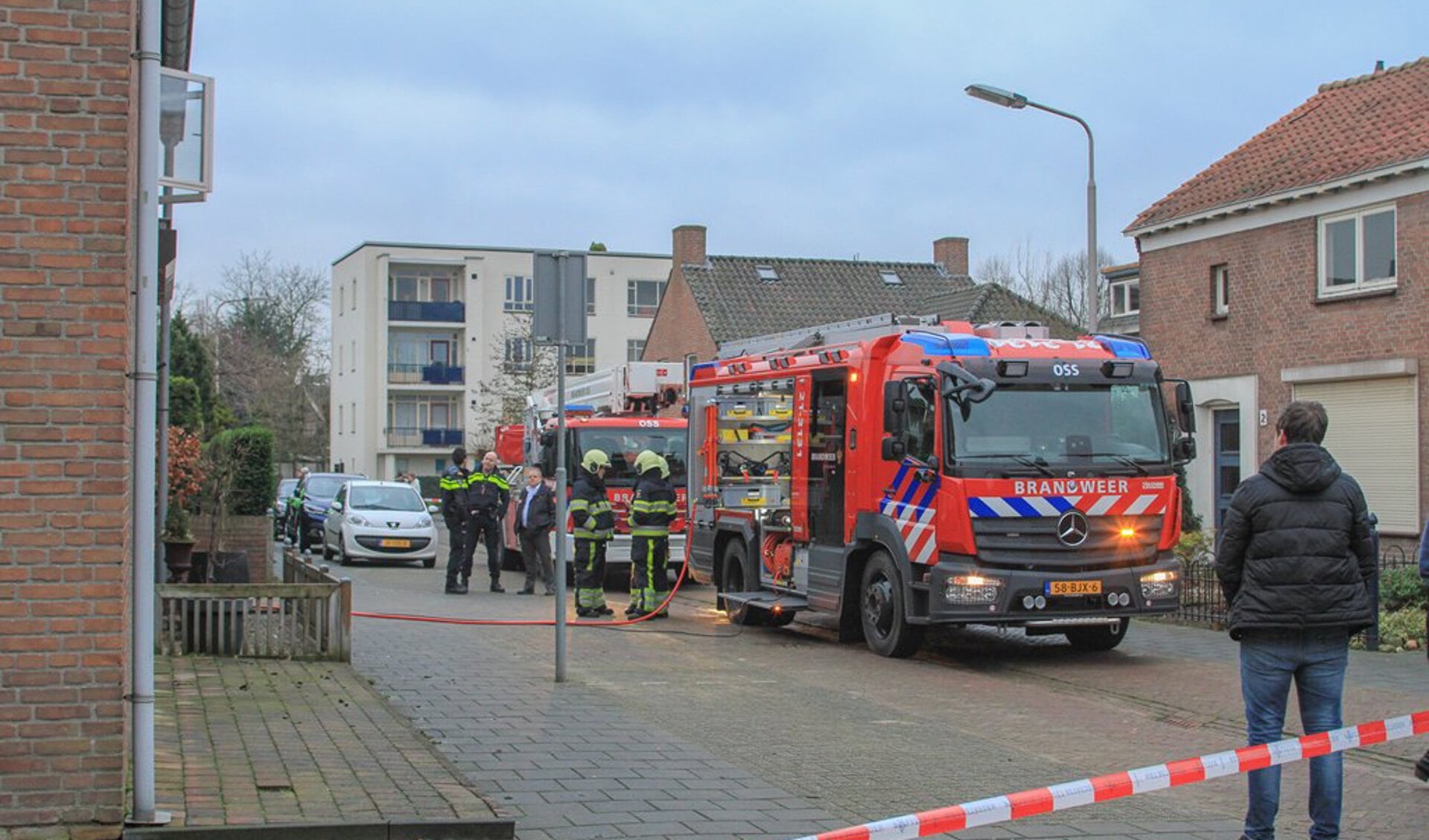 De brand was snel geblust ( Foto's : Maickel Keijzers / Hendriks Multimedia )