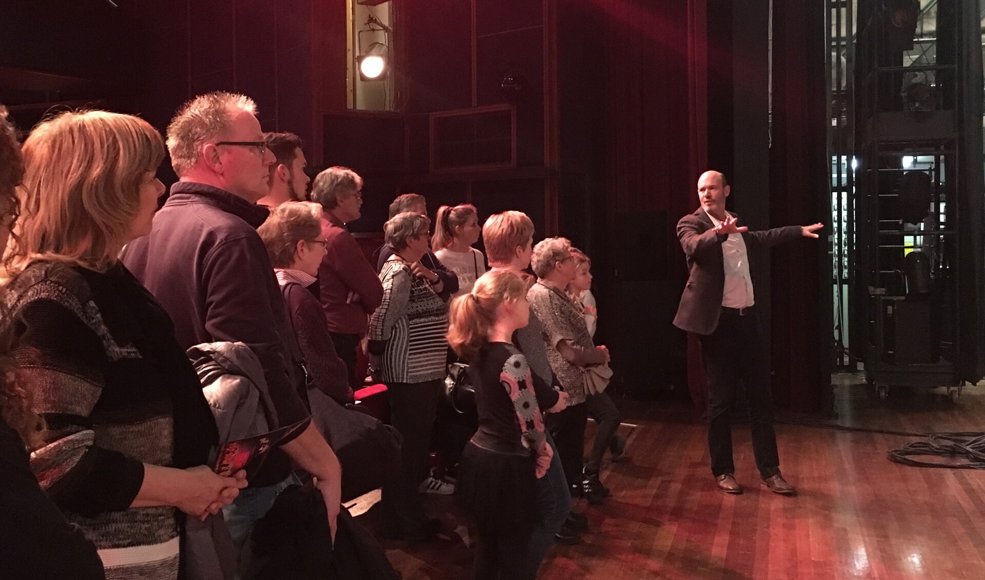Rondleiding van directeur Coen Bais van theater De Lievekamp.