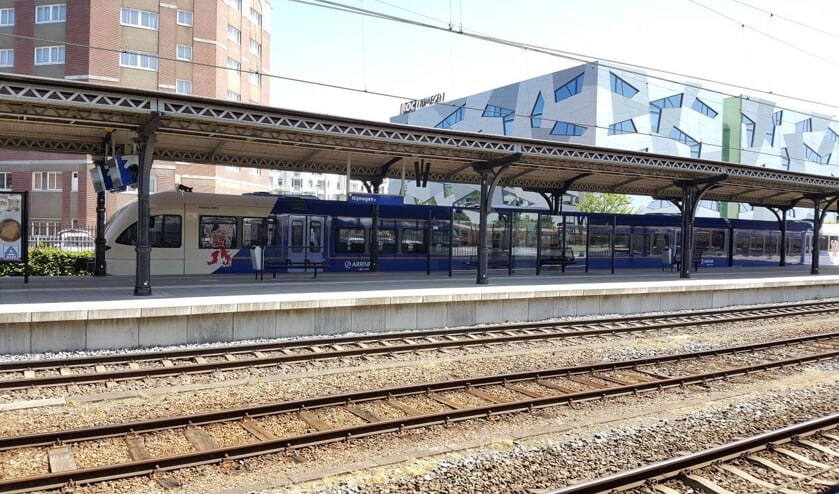 <p>Vanuit Nijmegen kom je per trein tijdelijk niet verder dan Vierlingsbeek.</p>  